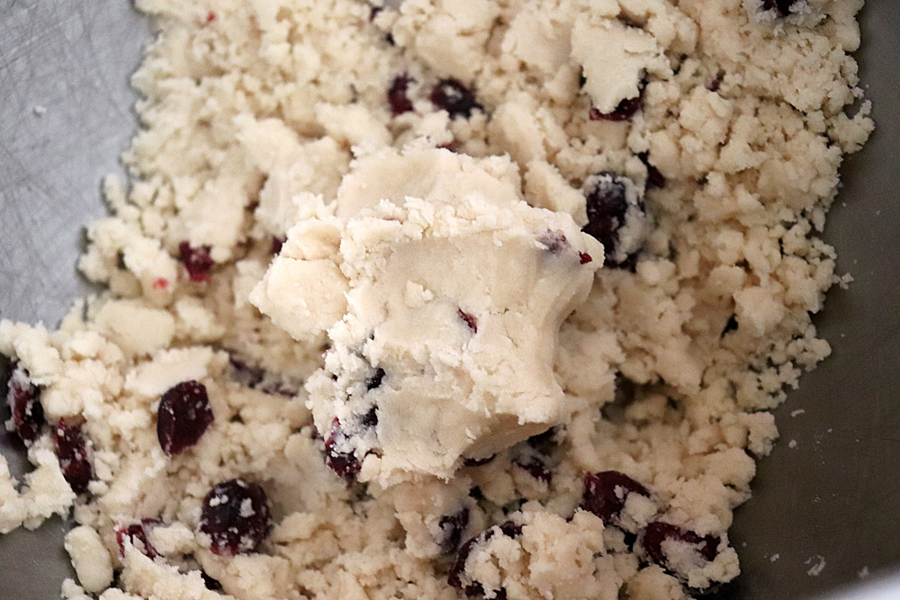 Crumbly dough