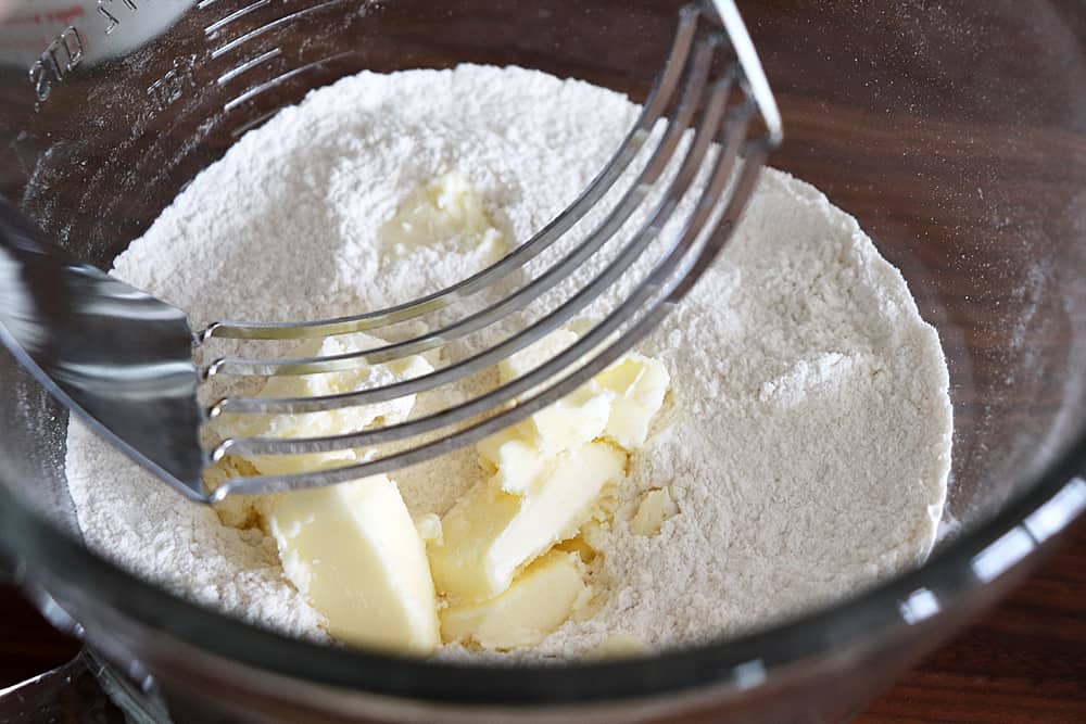 Cutting in the vegan margarine