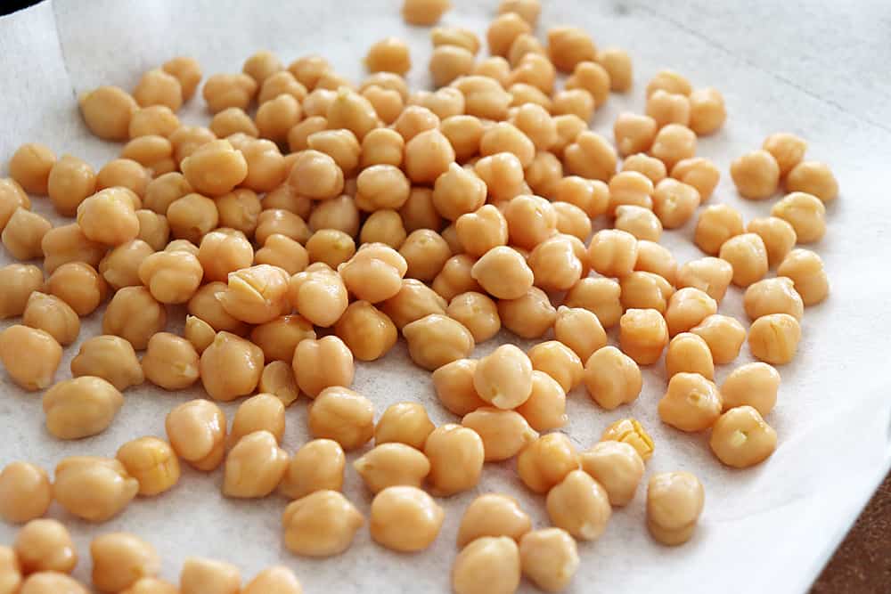 Drying the chickpeas on paper towels
