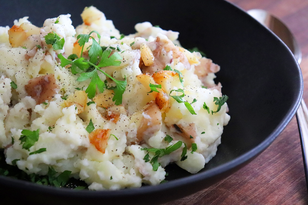 Roasted Garlic Mashed Potatoes HERO