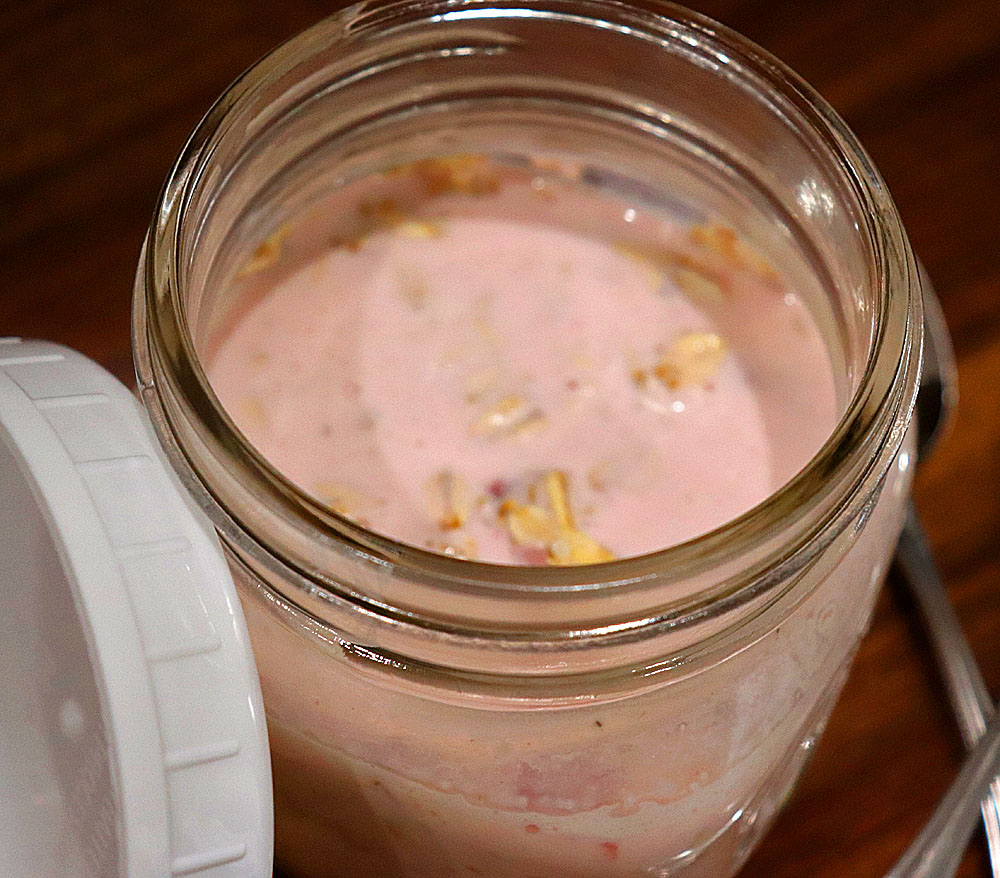 Mixing the oats in a jar