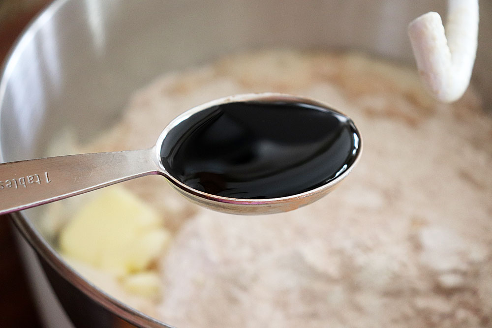 Adding molasses