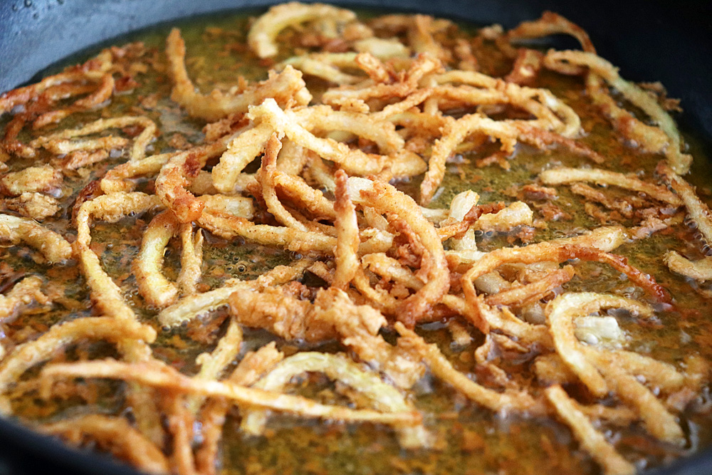 Easy Crispy Fried Onions Recipe in pan