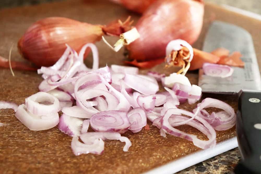 Slicing shallots