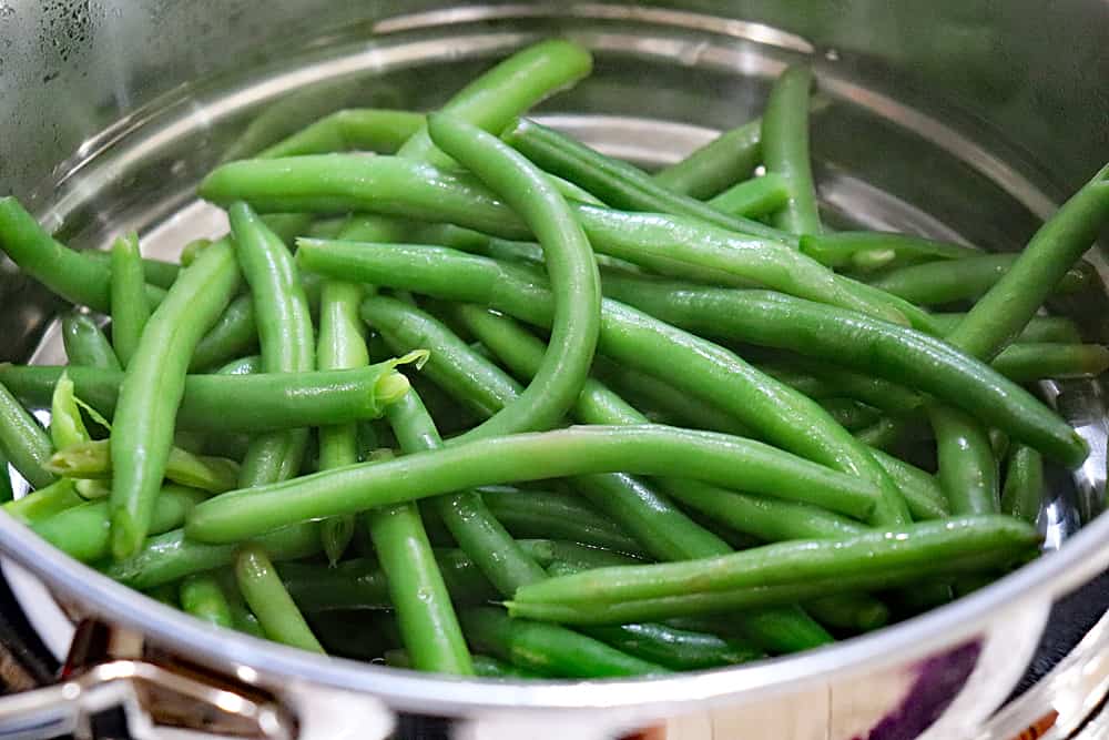 Steaming the green beans