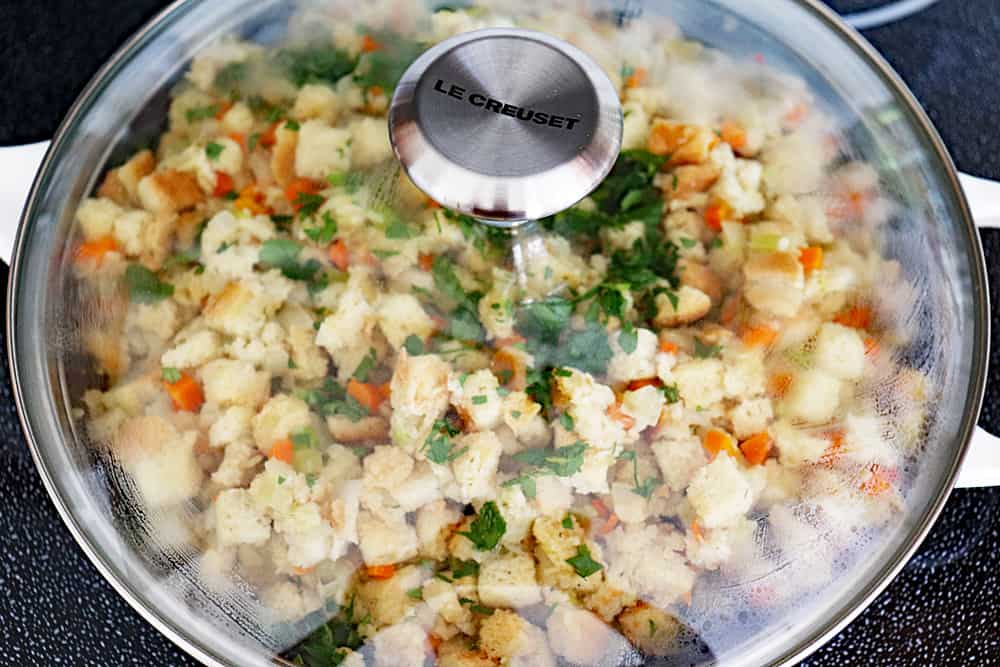 Covered skillet with glass lid