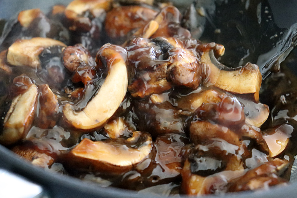 Mushrooms in sauce