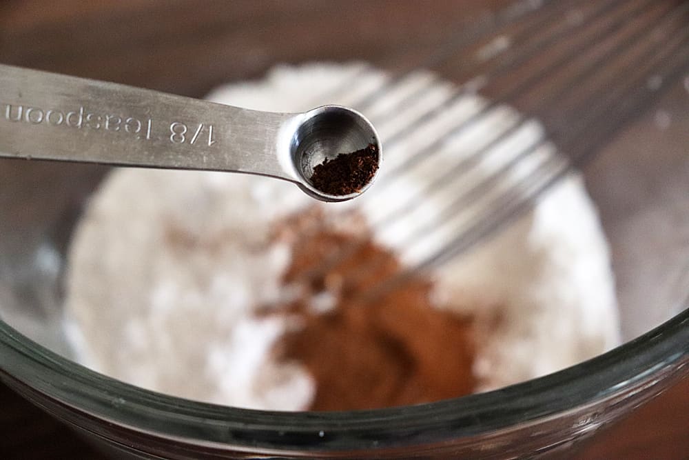 Adding cloves to the flour mixture